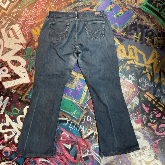 Riders by Lee Bootcut Jeans, No Gap Waist, Size 16M, Medium Wash, Made in Mexico - Picture 8 of 10
